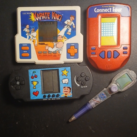 Karate King Handheld Connect 4 Racing Pen Arcade Video Game Vintage Lot Retro